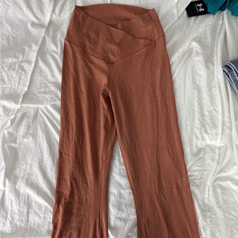 OFFLINE Crossover Flare Leggings